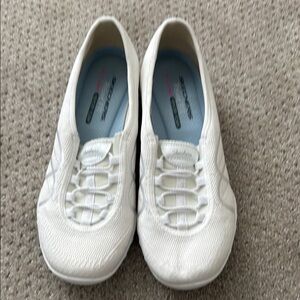 New Skechers Women's White Slip-On Shoes Size 10